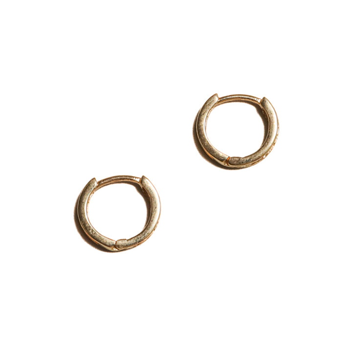 Argollas huggies piedra blanca